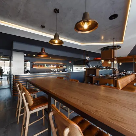 Апарт-отель The Shipyard - Angra 4*