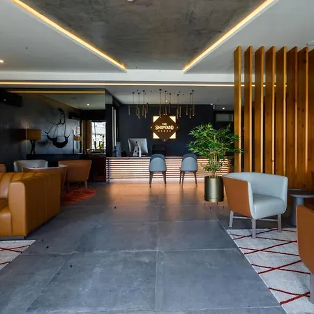 The Shipyard - Angra Ангра-ду-Эроижму