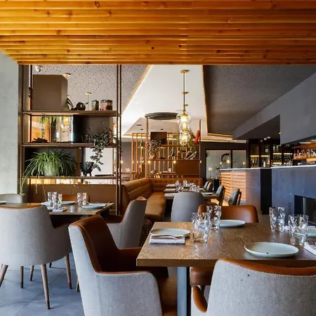 Hotel apartamentowy The Shipyard - Angra 4*