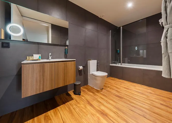 The Shipyard - Angra Angra do Heroismo