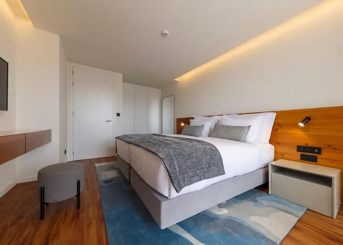 Aparthotel The Shipyard - Angra Angra do Heroismo