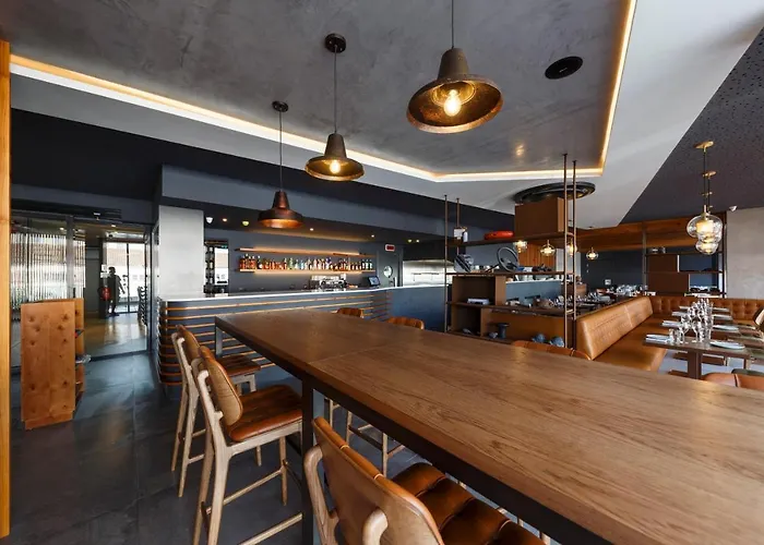 Hotel apartamentowy The Shipyard - Angra 4*