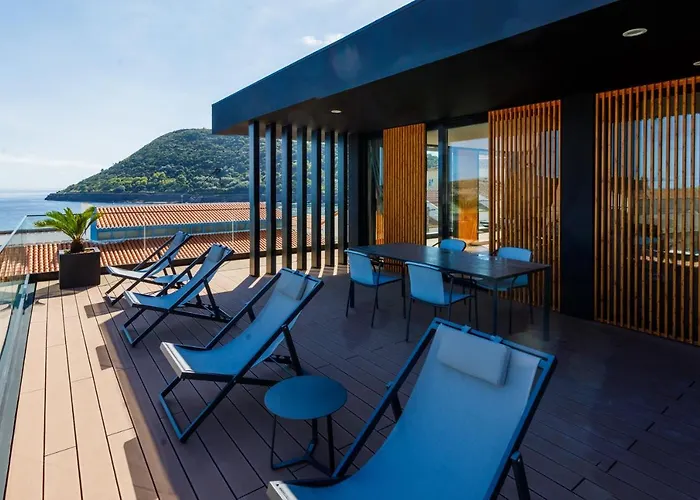 Hotel apartamentowy The Shipyard - Angra 4*